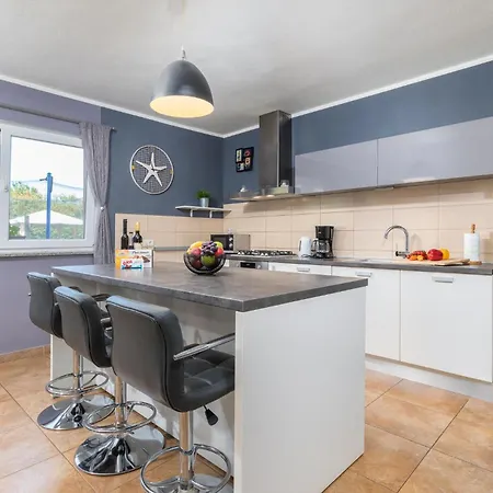 Awesome In With Jacuzzi Holiday home Marcana