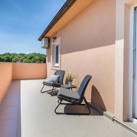 Awesome In With Jacuzzi Holiday home *