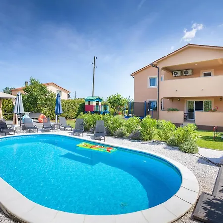 Awesome In With Jacuzzi Holiday home