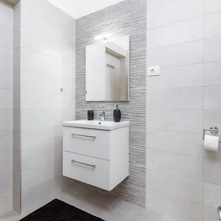Awesome In With Jacuzzi Holiday home