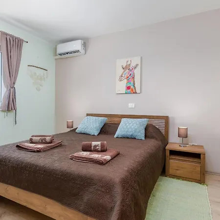 Awesome In With Jacuzzi Holiday home *