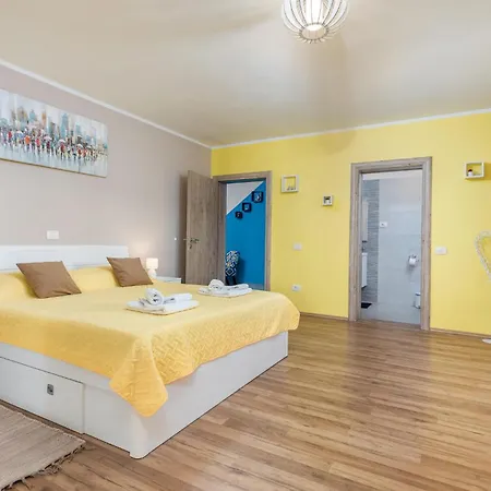 Awesome In With Jacuzzi Holiday home *